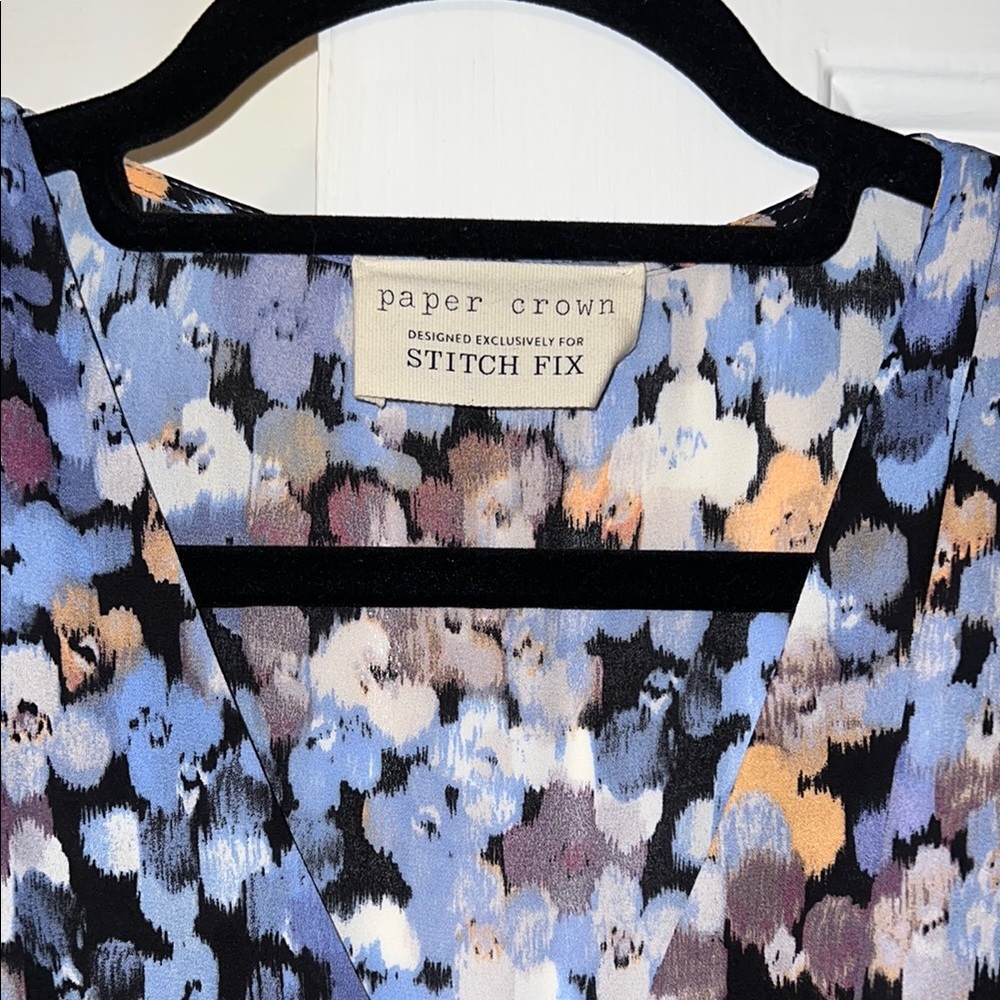 Blue Sleeveless Dress with Floral Pattern - Picture 2 of 4